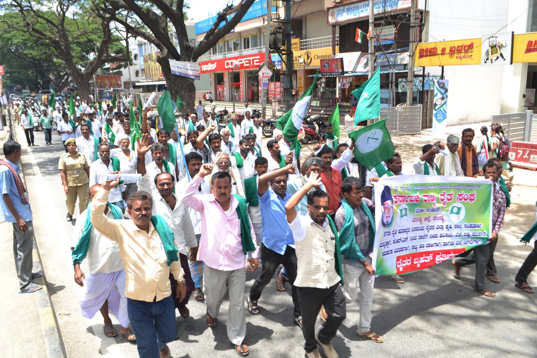ಬೇಡಿಕೆಗಳ ಈಡೇರಿಕೆಗೆ ಒತ್ತಾಯಿಸಿ ರೈತರ ಪ್ರತಿಭಟನೆ